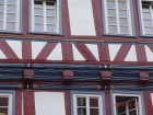 Fassadendetail Altstadtfachwerkhaus (Bj ca. 1570) Farbfassung am historischen Bestand angelehnt, z.T. mit Vergoldungen
